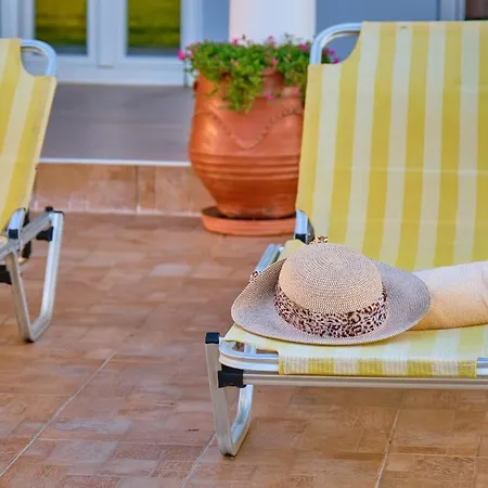 Beachside Acharavi Corfu * 아카라비