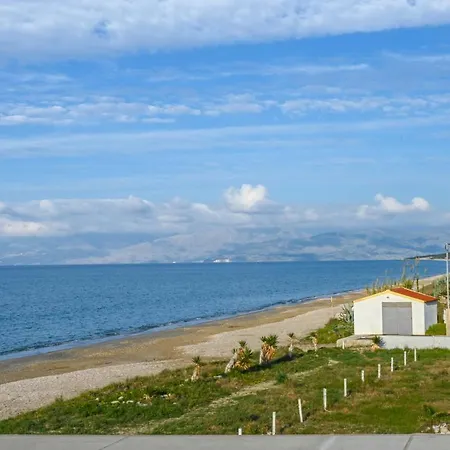 Beachside Acharavi Corfu 아카라비